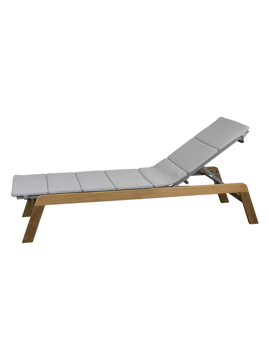 Siesta Sonnenliege von Cane-line - Teak / Hellgrau - Jacobsen Plus