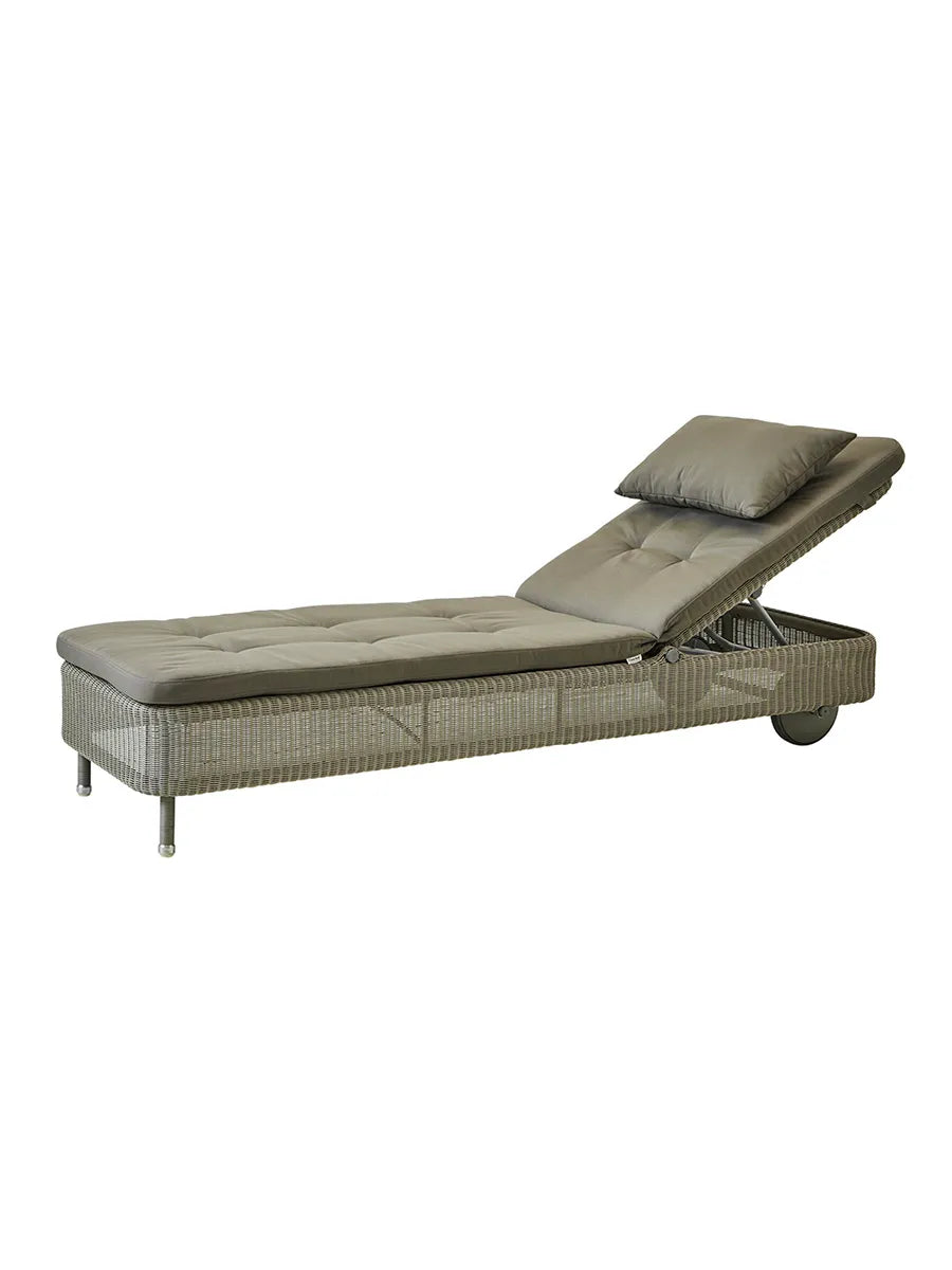 Presley Sonnenliege von Cane-line - Taupe / Taupe, Cane-line Natté - Jacobsen Plus