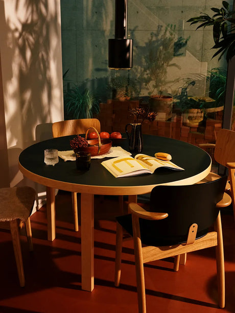 Aalto Table Round 91, Ø125 cm von Artek - Birk - Jacobsen Plus