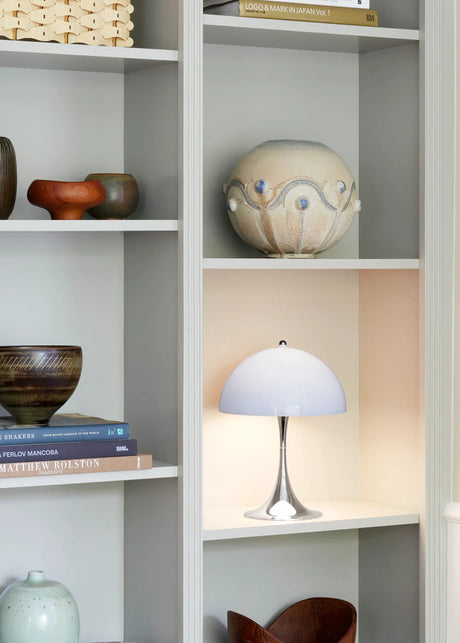 Panthella 250 Tragbare Tischleuchte, Chrom Opal Blaugrau von Verner Panton - 2 - Jacobsen Plus