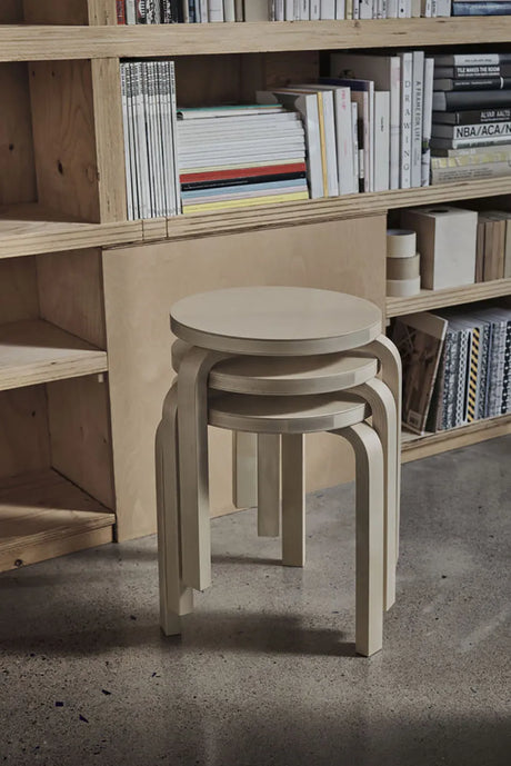 Stool 60, lackierte Birke von Artek - 3 - Jacobsen Plus