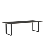 70/70 Tisch von Muuto - 255 x 108 cm / Schwarzes Linoleum-Sperrholz Anthrazit Schwarz - Jacobsen Plus