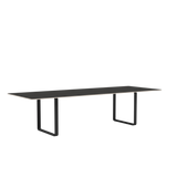 70/70 Tisch von Muuto - 295 x 108 cm / Schwarzes Linoleum-Sperrholz Anthrazit Schwarz - Jacobsen Plus