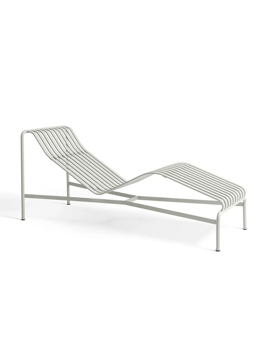 Palissade Chaise Longue, sky grey von HAY