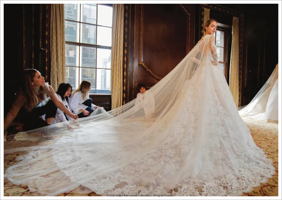 Monique Lhuillier: Dreaming of Fashion and Glamour von New Mags - 3 - Jacobsen Plus