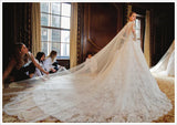 Monique Lhuillier: Dreaming of Fashion and Glamour von New Mags - 3 - Jacobsen Plus