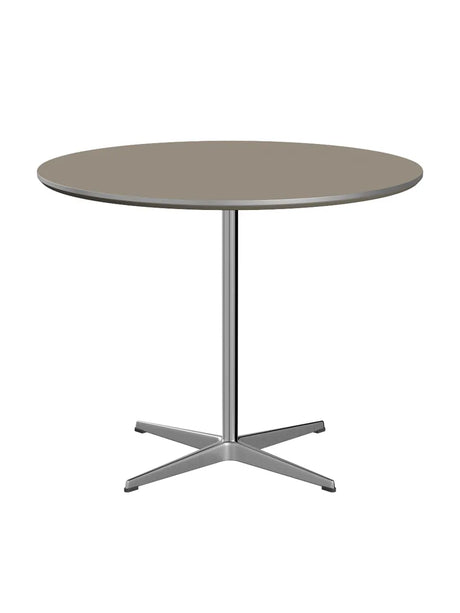 Piet Hein A623 Cafébord, Ø90 cm von Fritz Hansen - Brown Ottawa m. Alukant (Sonderfarbe) - Jacobsen Plus