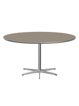 Piet Hein A826 Spisebord, Ø145 cm fra Fritz Hansen - Brown Ottawa m. alukant (specialfarve) - Jacobsen Plus