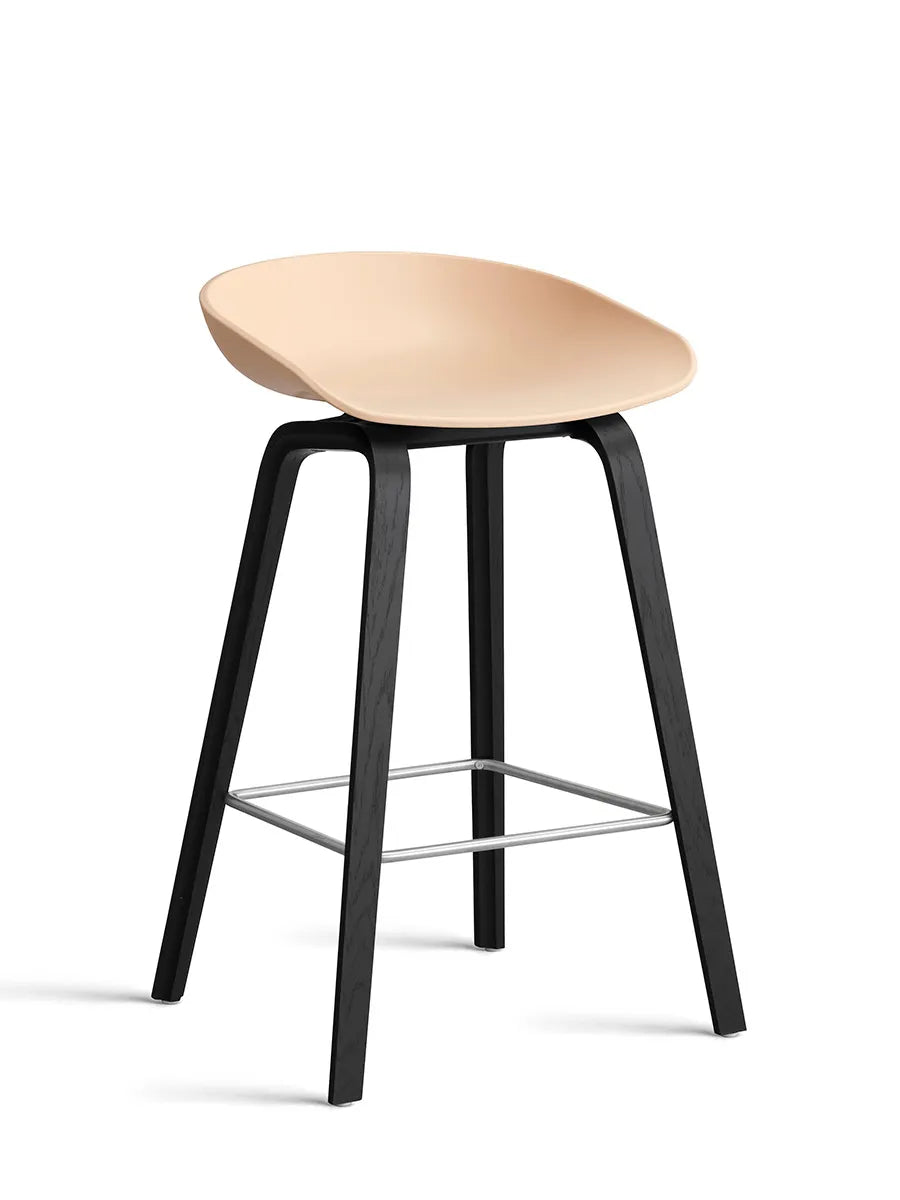 About a Stool AAS32 von HAY - Niedrig - B 50 x T 43 x H 64-75 cm / Pale Peach / Schwarz gebeizte Eg - Jacobsen Plus