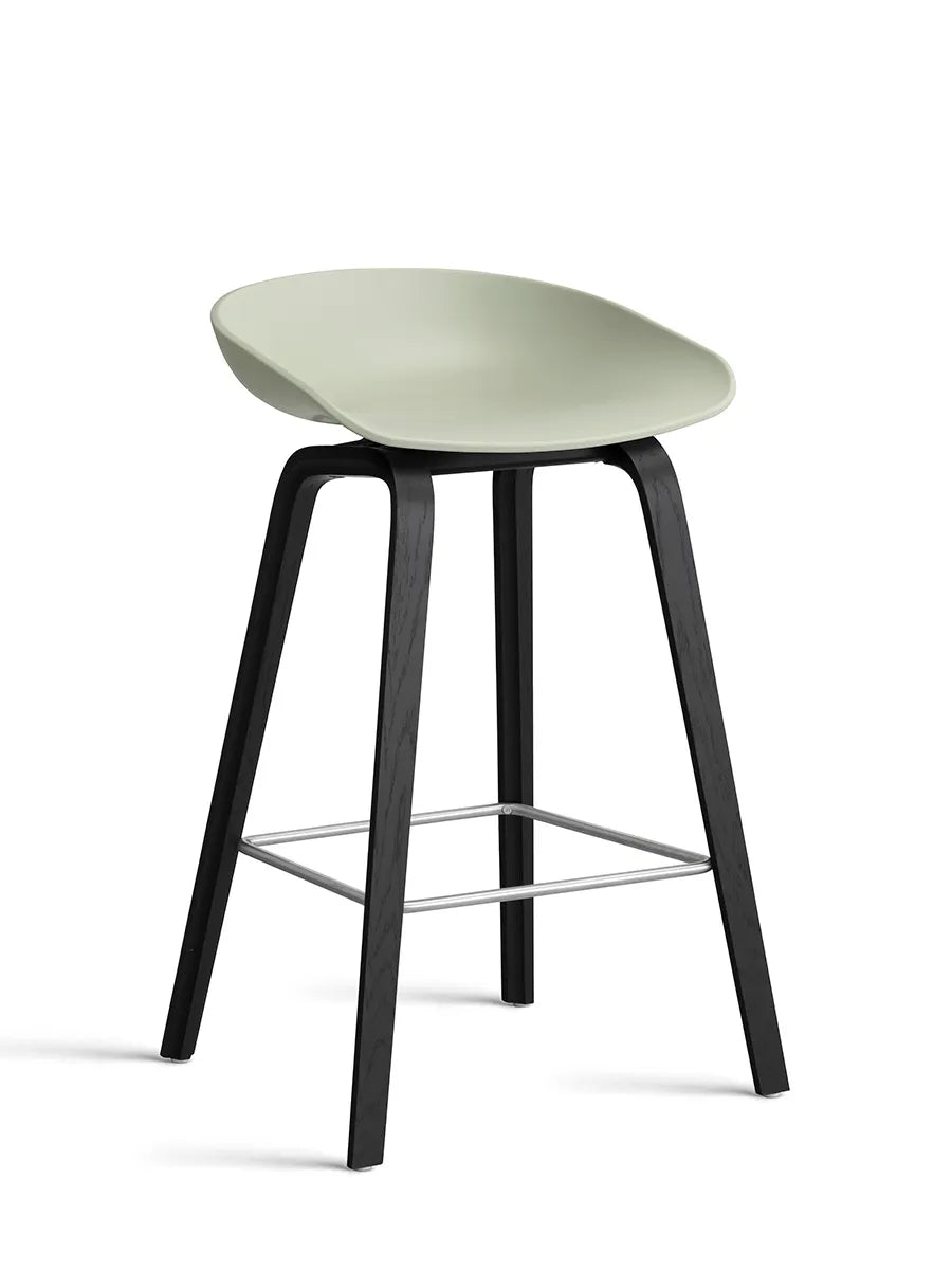 About a Stool AAS32 von HAY - Hoch - B 50 x T 46 x H 74-85 cm / Pastellgrün / Schwarz gebeizte Eg - Jacobsen Plus