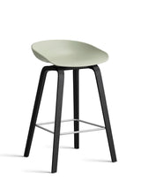 About a Stool AAS32 von HAY - Hoch - B 50 x T 46 x H 74-85 cm / Pastellgrün / Schwarz gebeizte Eg - Jacobsen Plus