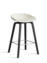 About a Stool AAS32 von HAY - Niedrig - B 50 x T 43 x H 64-75 cm / Melange Cream / Schwarz gebeizte Eg - Jacobsen Plus