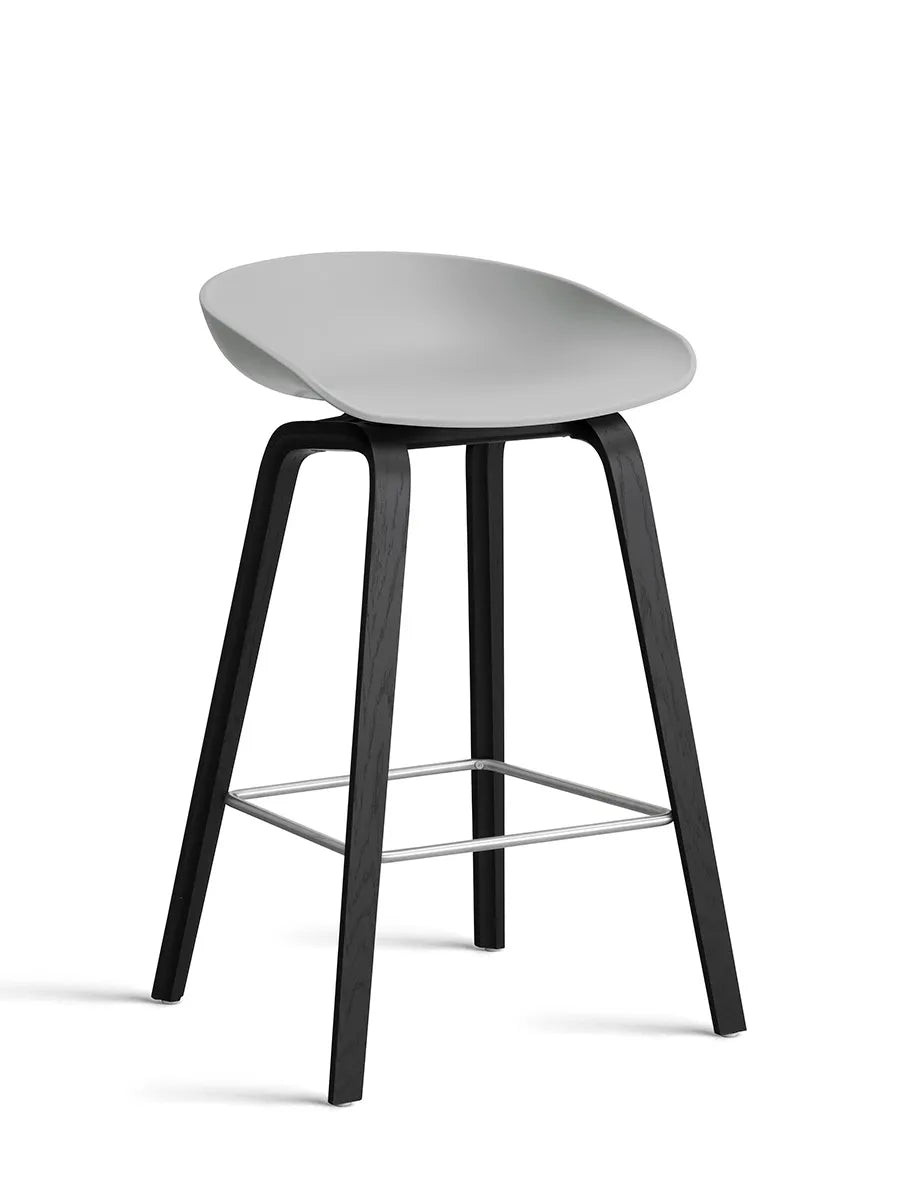 About a Stool AAS32 von HAY - Niedrig - B 50 x T 43 x H 64-75 cm / Concrete Grau / Schwarz gebeizte Eg - Jacobsen Plus