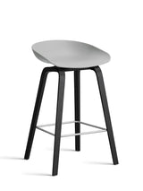 About a Stool AAS32 von HAY - Niedrig - B 50 x T 43 x H 64-75 cm / Concrete Grau / Schwarz gebeizte Eg - Jacobsen Plus