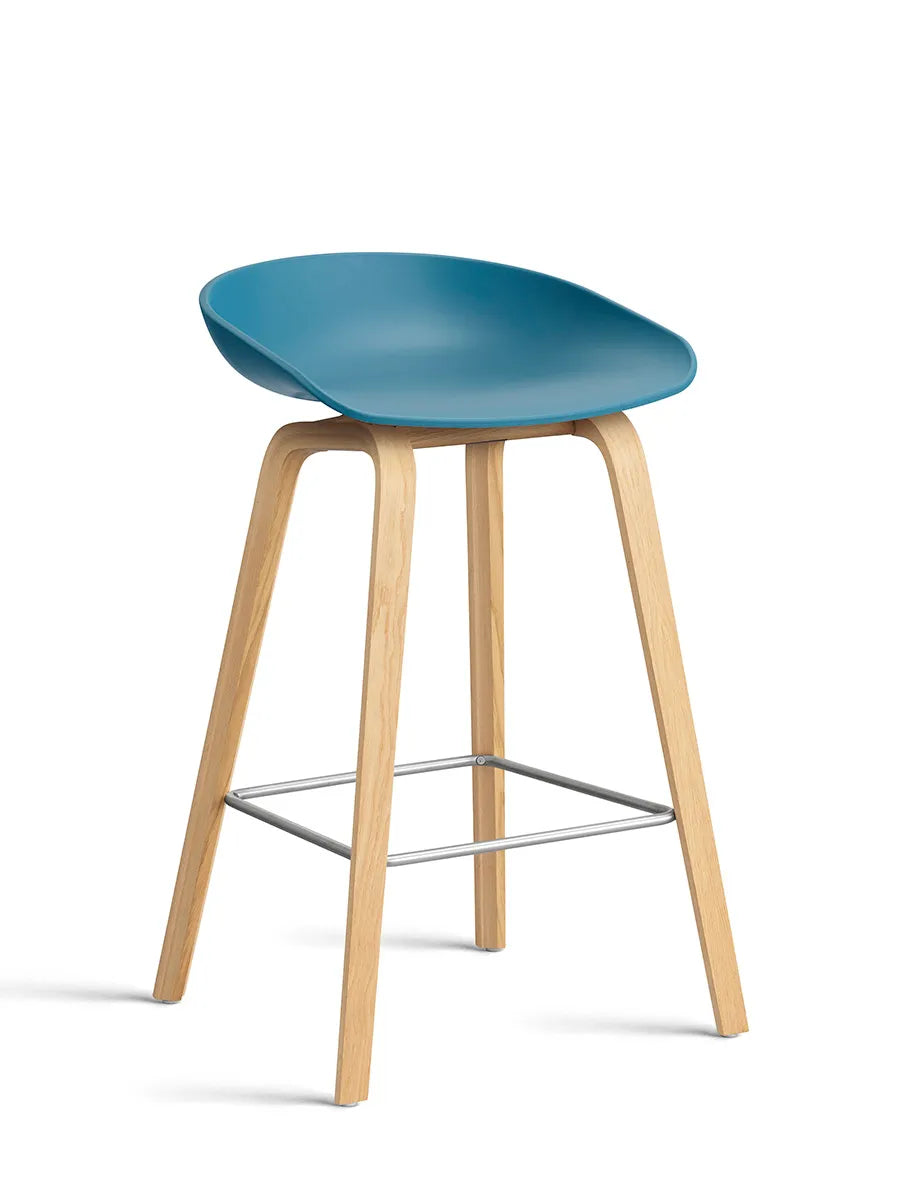 About a Stool AAS32 von HAY - Niedrig - B 50 x T 43 x H 64-75 cm / Azureblau / Lackierte Eiche - Jacobsen Plus