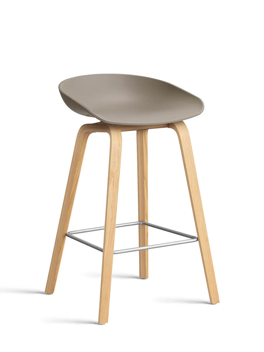 About a Stool AAS32 von HAY - Niedrig - B 50 x T 43 x H 64-75 cm / Khaki / Lackierte Eiche - Jacobsen Plus