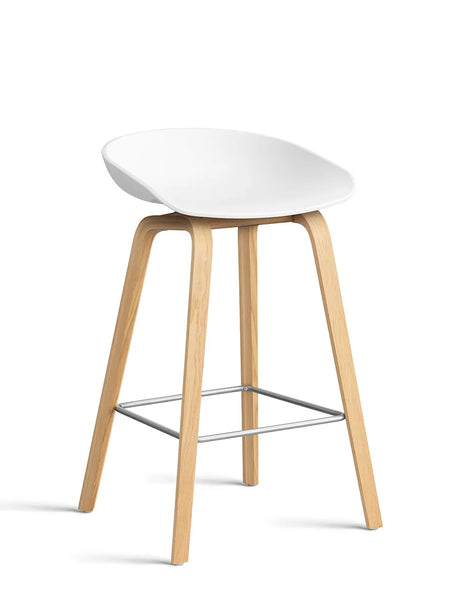 About a Stool AAS32 von HAY - Niedrig - B 50 x T 43 x H 64-75 cm / Weiß / Lackierte Eiche - Jacobsen Plus