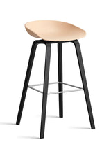 About a Stool AAS32 von HAY - Hoch - B 50 x T 46 x H 74-85 cm / Pale Peach / Schwarz gebeizte Eg - Jacobsen Plus