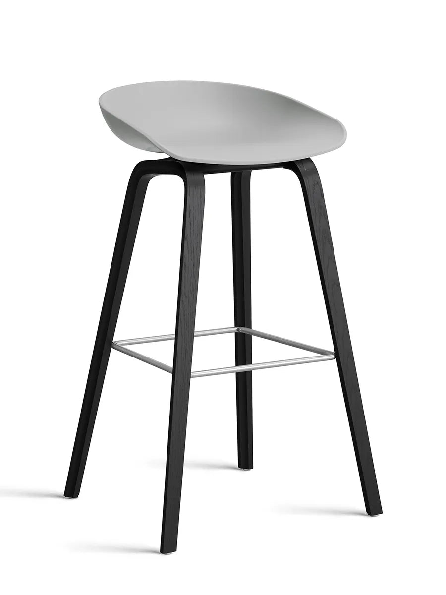 About a Stool AAS32 von HAY - Hoch - B 50 x T 46 x H 74-85 cm / Concrete Grau / Schwarz gebeizte Eg - Jacobsen Plus