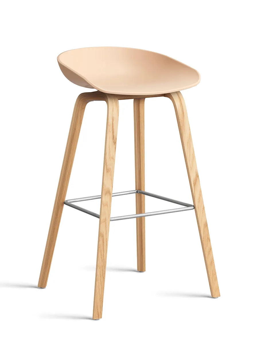 About a Stool AAS32 von HAY - Hoch - B 50 x T 46 x H 74-85 cm / Pale Peach / Lackierte Eiche - Jacobsen Plus