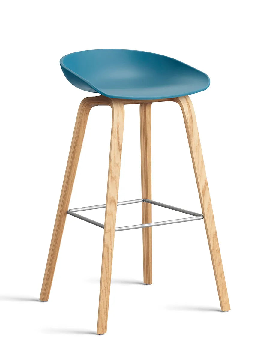 About a Stool AAS32 von HAY - Hoch - B 50 x T 46 x H 74-85 cm / Azureblau / Lackierte Eiche - Jacobsen Plus
