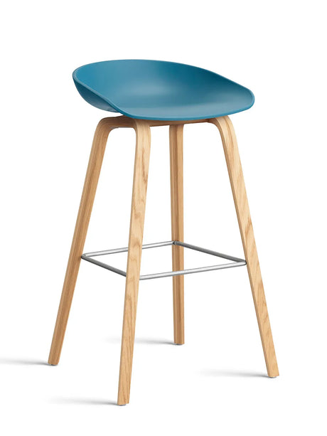About a Stool AAS32 von HAY - Hoch - B 50 x T 46 x H 74-85 cm / Azureblau / Lackierte Eiche - Jacobsen Plus