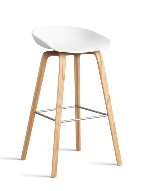 About a Stool AAS32 von HAY - Hoch - B 50 x T 46 x H 74-85 cm / Weiß / Lackierte Eiche - Jacobsen Plus