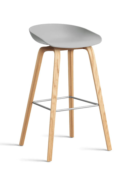 About a Stool AAS32 von HAY - Hoch - B 50 x T 46 x H 74-85 cm / Concrete Grau / Lackierte Eiche - Jacobsen Plus