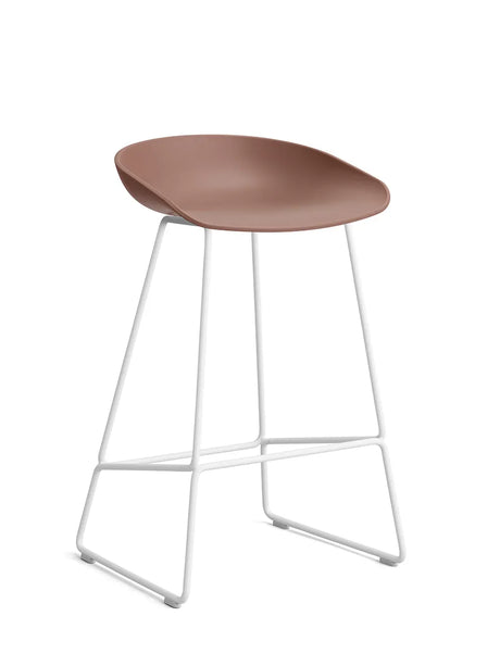 About a Stool AAS38 von HAY - Niedrig - B 47 x T 45 x H 65-76 cm / Soft Brick / Weiß pulverbeschichteter Stahl - Jacobsen Plus