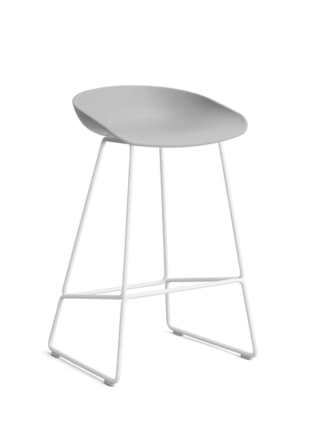About a Stool AAS38 von HAY - Niedrig - B 47 x T 45 x H 65-76 cm / Concrete Grau / Weiß pulverbeschichteter Stahl - Jacobsen Plus
