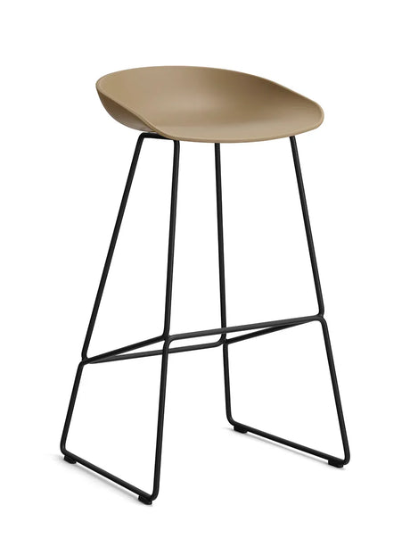About a Stool AAS38 von HAY - Hoch - B 50 x T 48 x H 75-86 cm / Clay / Schwarz pulverbeschichteter Stahl - Jacobsen Plus