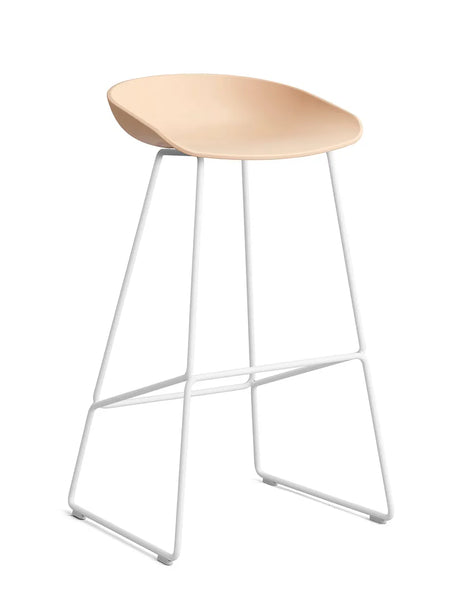 About a Stool AAS38 von HAY - Hoch - B 50 x T 48 x H 75-86 cm / Pale Peach / Weiß pulverbeschichteter Stahl - Jacobsen Plus