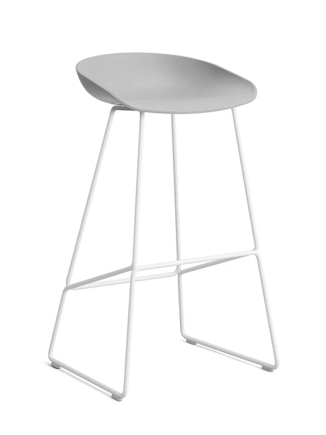 About a Stool AAS38 von HAY - Hoch - B 50 x T 48 x H 75-86 cm / Concrete Grau / Weiß pulverbeschichteter Stahl - Jacobsen Plus