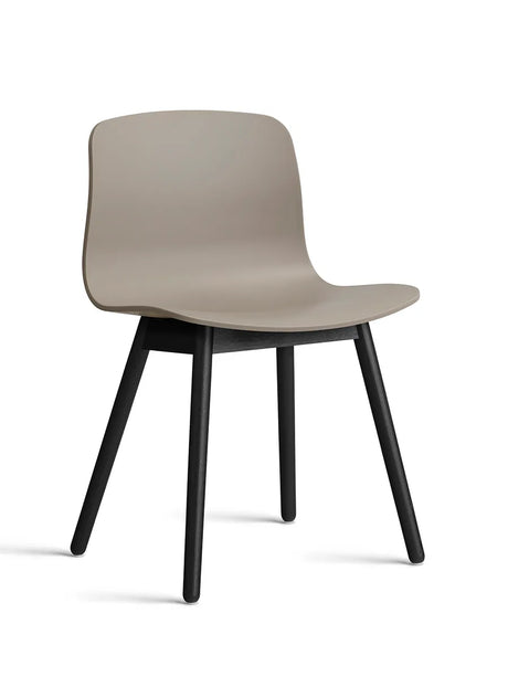 About a Chair AAC12 fra Hay - Khaki / Sortbejdset eg - Jacobsen Plus