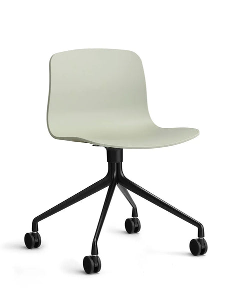 About a Chair AAC14 fra Hay - Pastel green / Sort pulverlakeret aluminum - Jacobsen Plus