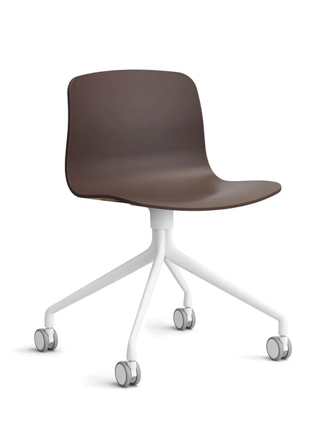 About a Chair AAC14 fra Hay - Raisin / Hvid pulverlakeret aluminium - Jacobsen Plus