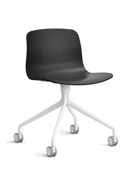 About a Chair AAC14 fra Hay - Black / Hvid pulverlakeret aluminium - Jacobsen Plus