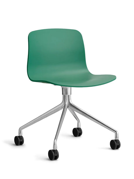 About a Chair AAC14 von HAY - Weiß / Schwarz pulverbeschichtetes Aluminium - Jacobsen Plus