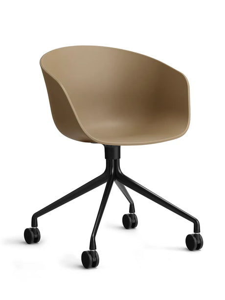 About a Chair AAC24 von Hay - Clay / Schwarz pulverbeschichtetes Aluminium - Jacobsen Plus