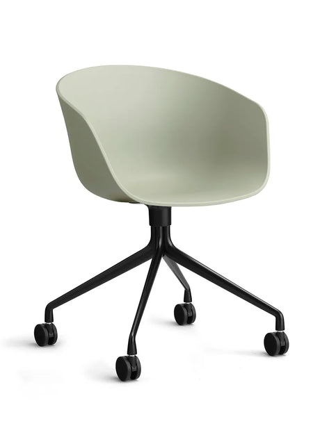 About a Chair AAC24 von Hay - Pastellgrün / Schwarz pulverbeschichtetes Aluminium - Jacobsen Plus