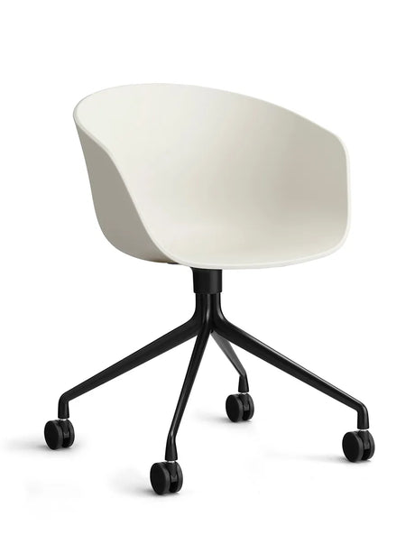 About a Chair AAC24 von Hay - Melange Cream / Schwarz pulverbeschichtetes Aluminium - Jacobsen Plus