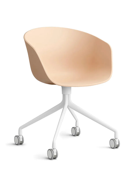 About a Chair AAC24 von Hay - Pale Peach / Weißes pulverbeschichtetes Aluminium - Jacobsen Plus