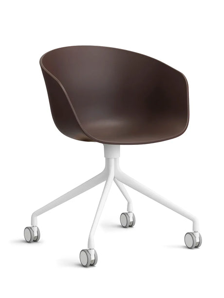 About a Chair AAC24 von Hay - Raisin / Weißes pulverbeschichtetes Aluminium - Jacobsen Plus