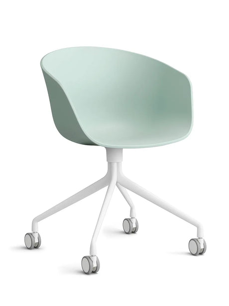 About a Chair AAC24 von Hay - Dusty Mint / Weißes pulverbeschichtetes Aluminium - Jacobsen Plus