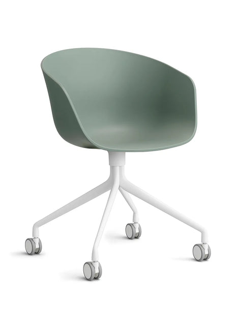 About a Chair AAC24 von Hay - Herbst-Grün / Weißes pulverbeschichtetes Aluminium - Jacobsen Plus