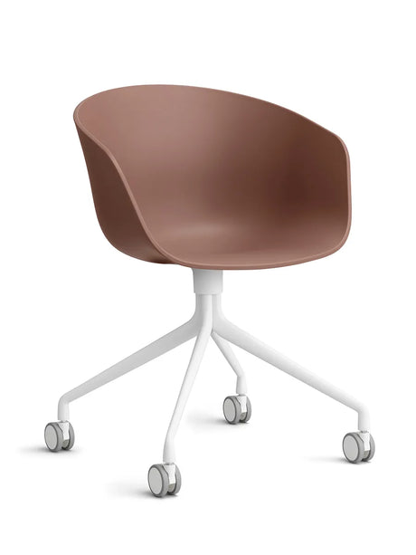 About a Chair AAC24 von Hay - Soft Brick / Weißes pulverbeschichtetes Aluminium - Jacobsen Plus
