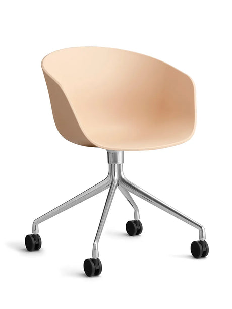 About a Chair AAC24 von Hay - Pale Peach / Poliertes Aluminium - Jacobsen Plus