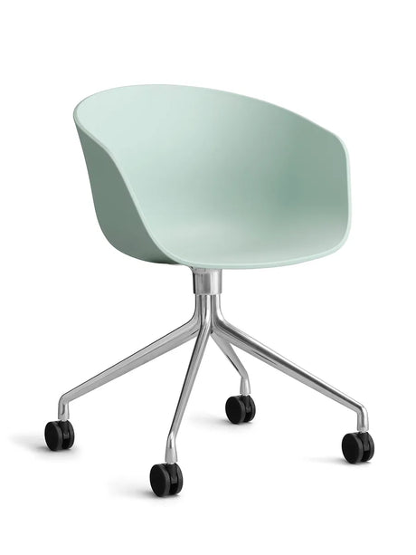 About a Chair AAC24 von Hay - Dusty Mint / Poliertes Aluminium - Jacobsen Plus