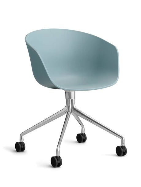 About a Chair AAC24 von Hay - Dusty Blue / Poliertes Aluminium - Jacobsen Plus