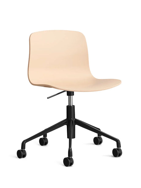 About a Chair AAC50 fra Hay - Pale Peach / Sort pulverlakeret aluminum - Jacobsen Plus